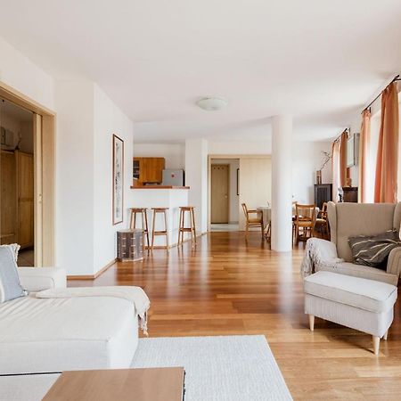 Bright And Spacious Penthouse W/ Terrace & Parking Budapest Bagian luar foto