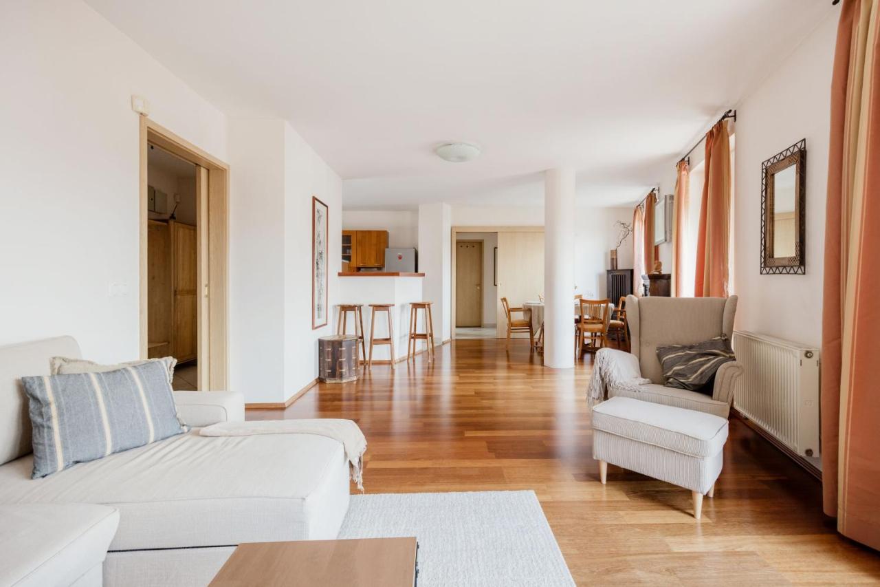 Bright And Spacious Penthouse W/ Terrace & Parking Budapest Bagian luar foto