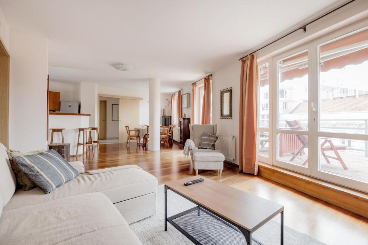Bright And Spacious Penthouse W/ Terrace & Parking Budapest Bagian luar foto