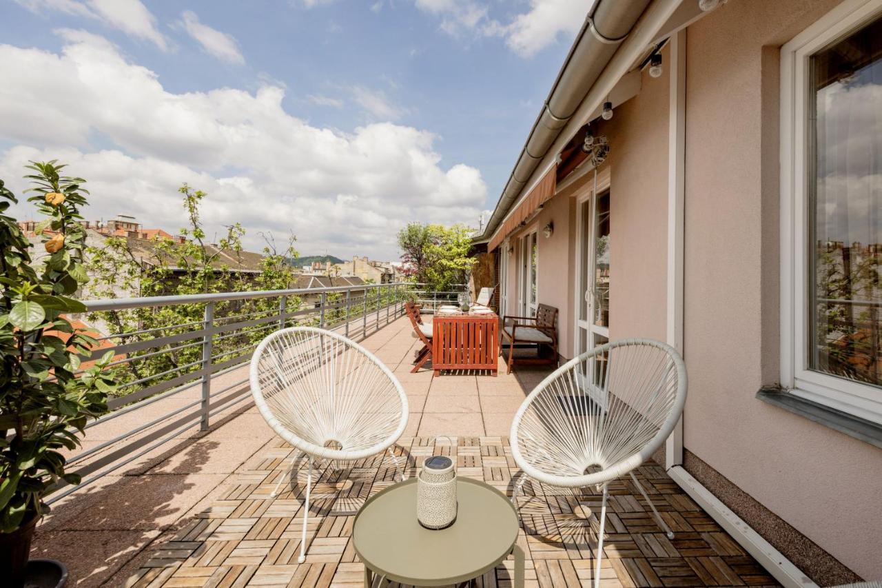 Bright And Spacious Penthouse W/ Terrace & Parking Budapest Bagian luar foto