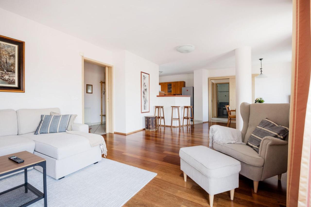 Bright And Spacious Penthouse W/ Terrace & Parking Budapest Bagian luar foto