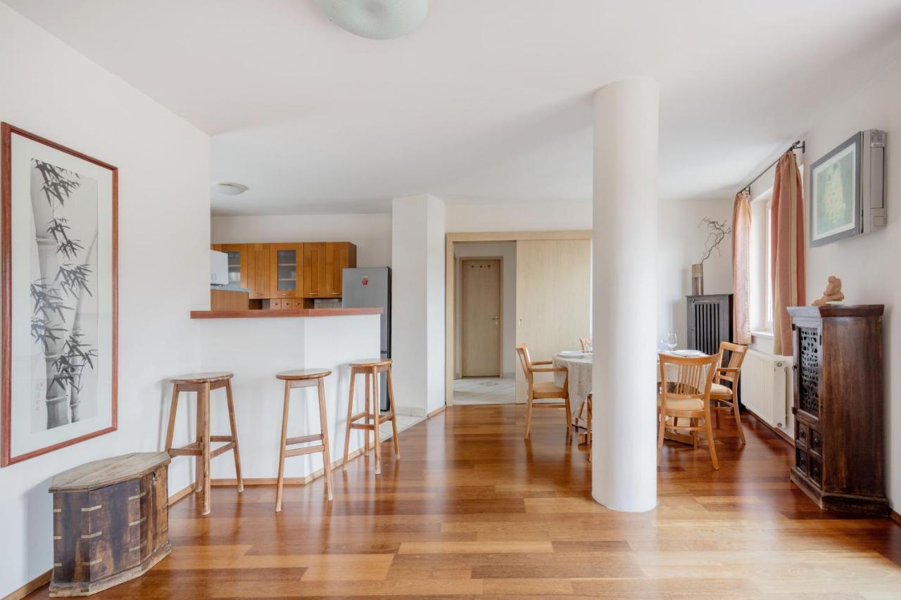 Bright And Spacious Penthouse W/ Terrace & Parking Budapest Bagian luar foto